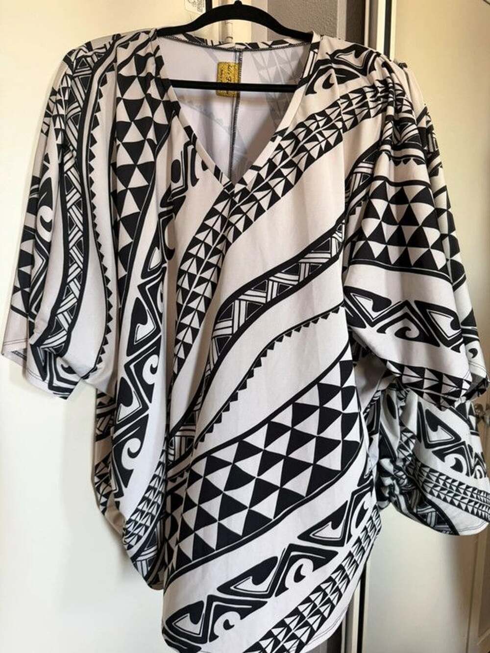 Lee's Fashion Polynesian Tribal Top | 3XL | Very Good Condition